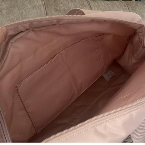 Victoria's Secret NWT Dome Duffle light pink - Picture 8 of 9